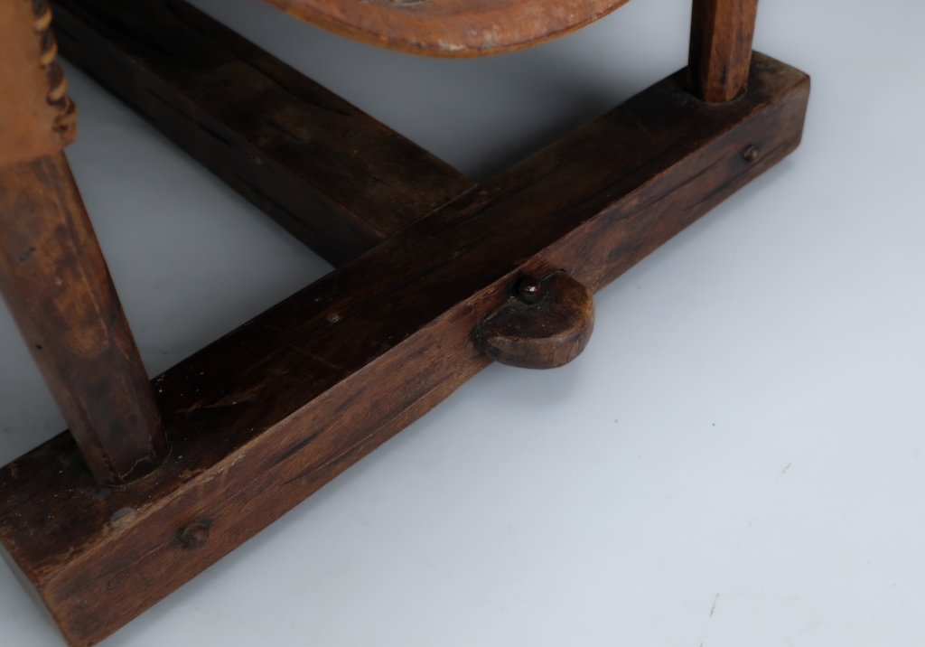 Brazilian Chair Brutalist Style: wood base assembly