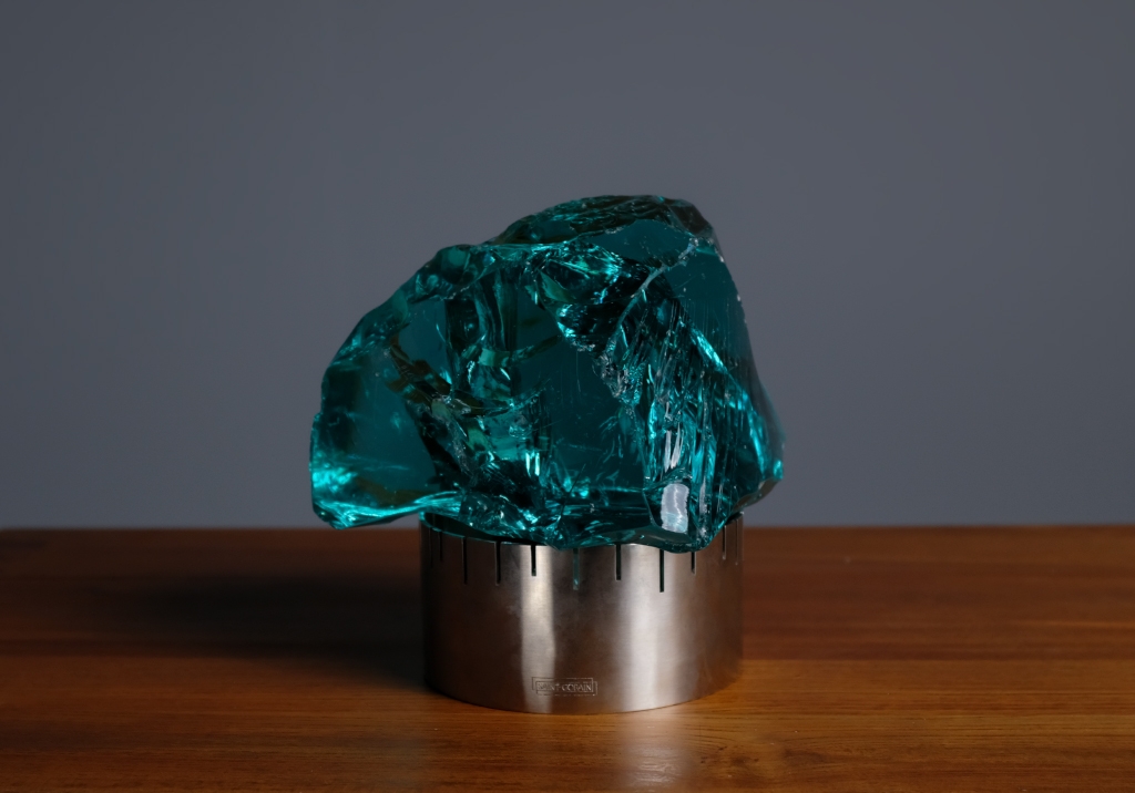 Lamp by Max Ingrand: general view of the lamp turned off in a light environment