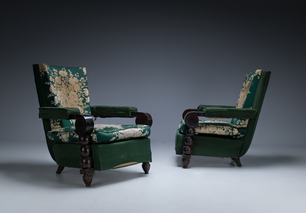 Art Deco Armchairs: general overview of both pieces next to each other facing opposite directions
