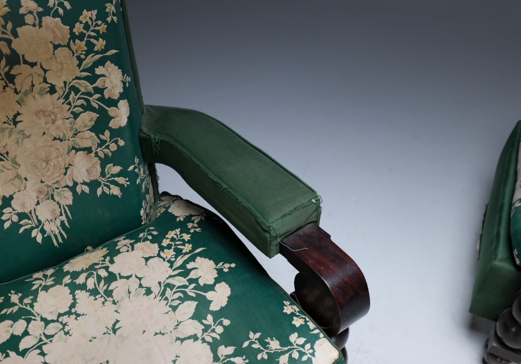 Art Deco Armchairs: detail of the armrest from above 